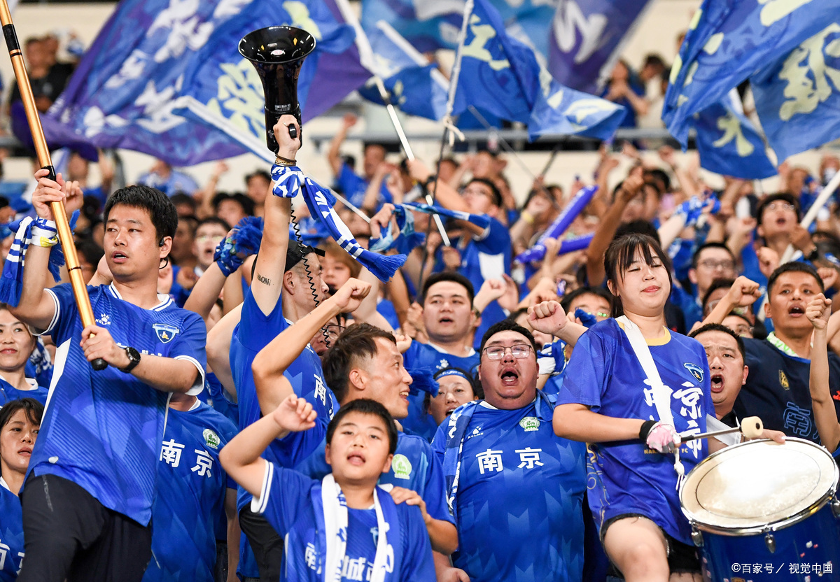 关于球队夺冠后队员狂欢不止,庆功宴上尽情狂欢的信息 关于球队夺冠后队员狂欢不止,庆功宴上尽情狂欢的信息