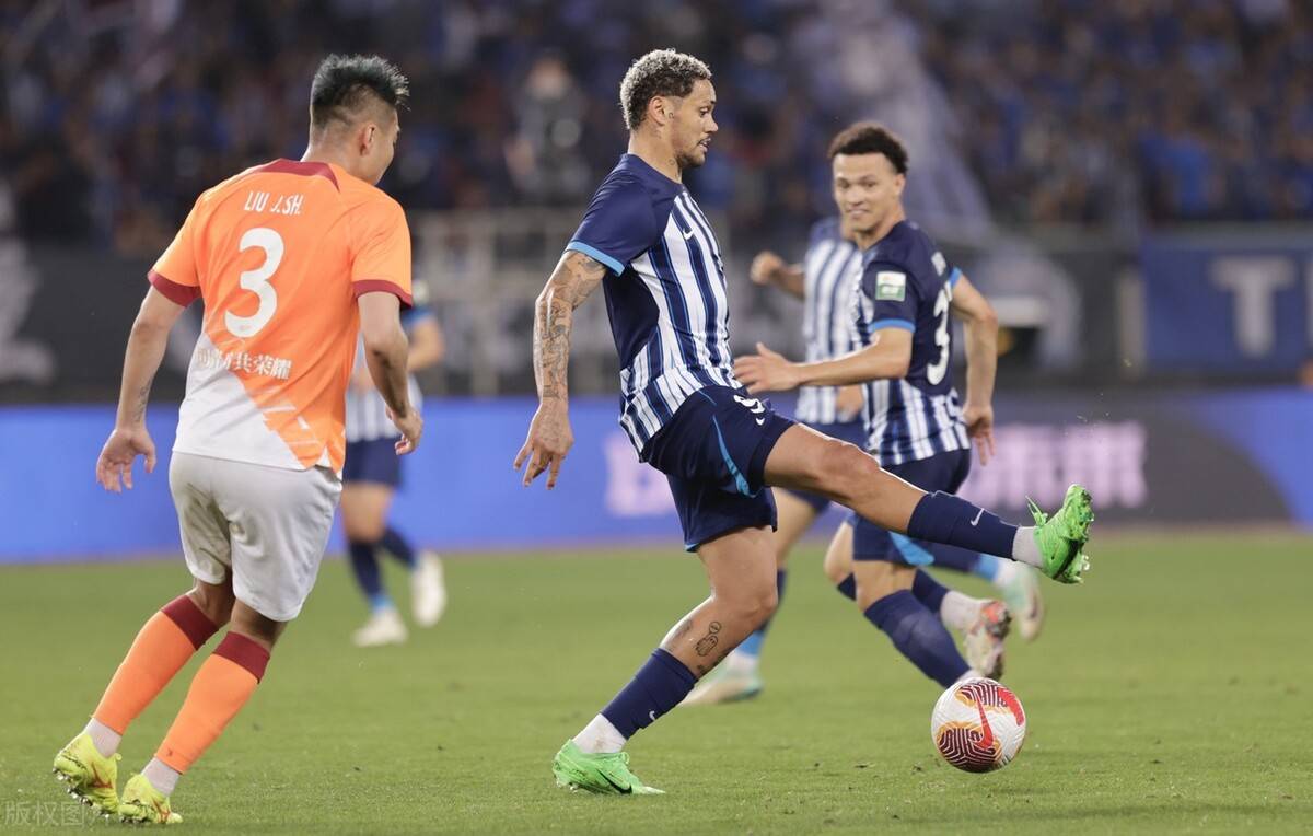 欧预赛决赛战术变化，教练临场指挥经验丰富的简单介绍