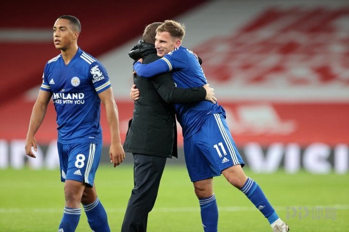 欧预赛决赛战术变化，教练临场指挥经验丰富的简单介绍