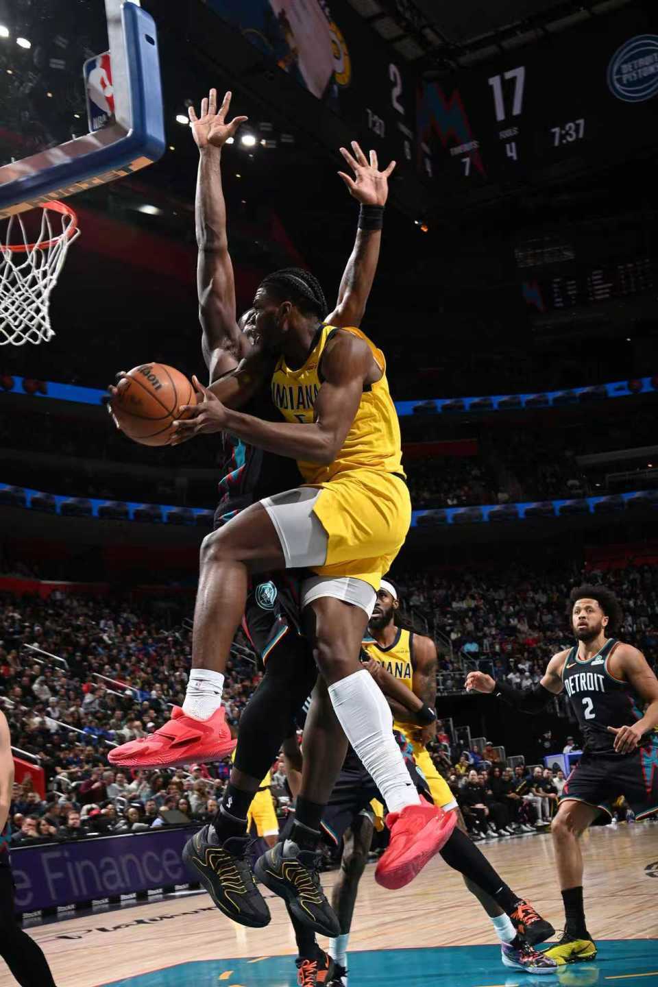 包含灰熊主场大胜活塞，稳住西部前列的词条